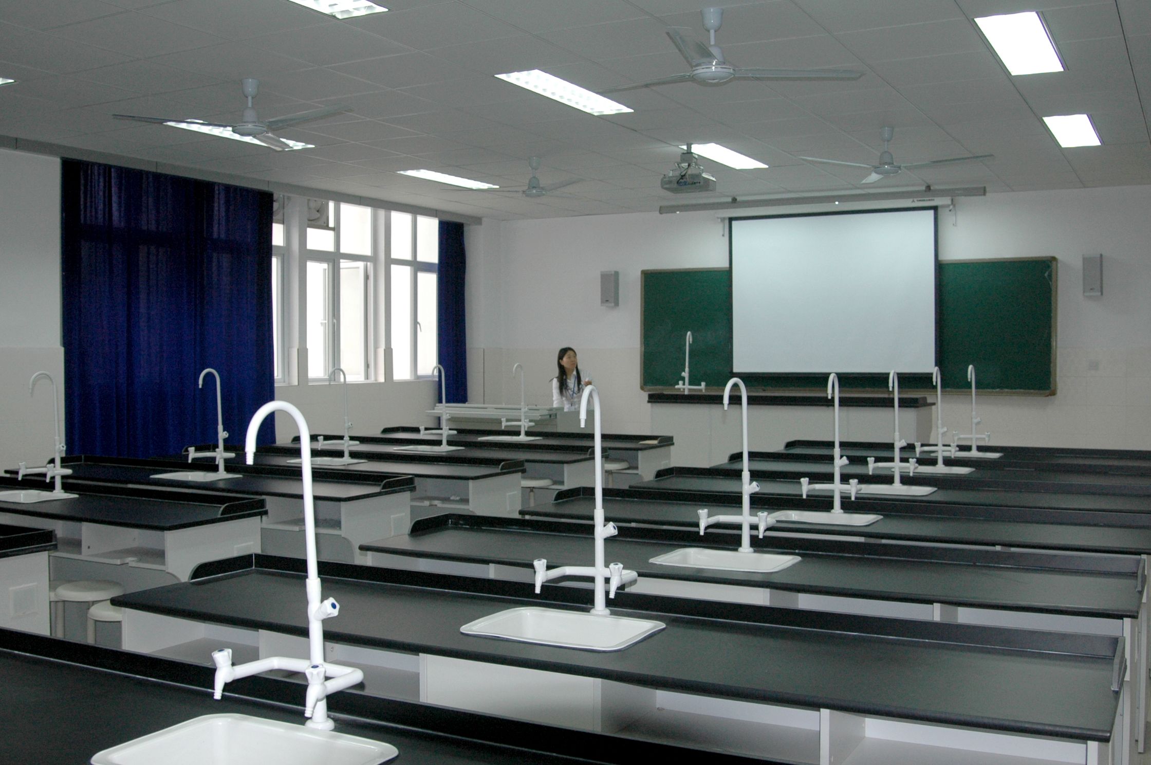 中學實驗室-AZ08